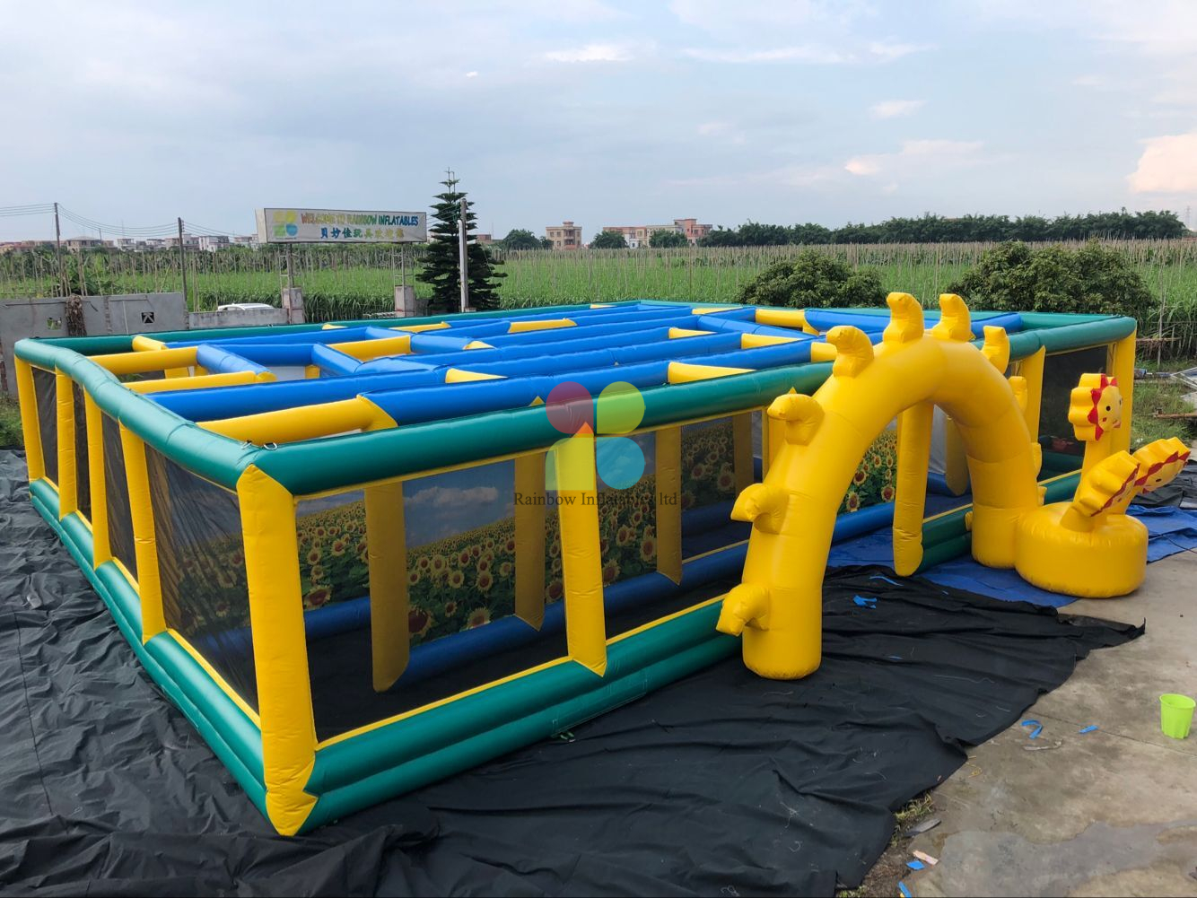 Outdoor Inflatable Sunflower Maze Laser Tag Inflatable Maze For Sale