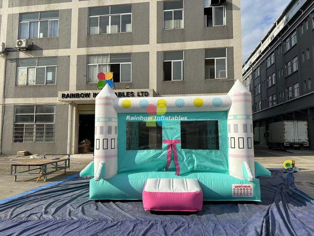 Inflatable Bouncy Castle for Colorful Rockets
