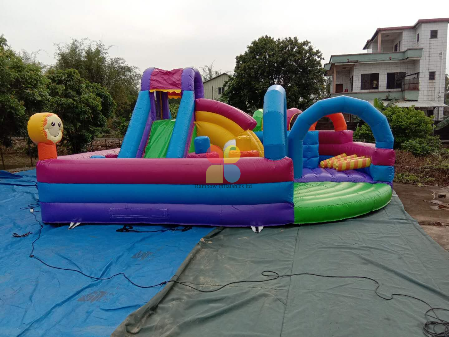 Outdoor Durable Inflatable Simple Color Playground for Sale