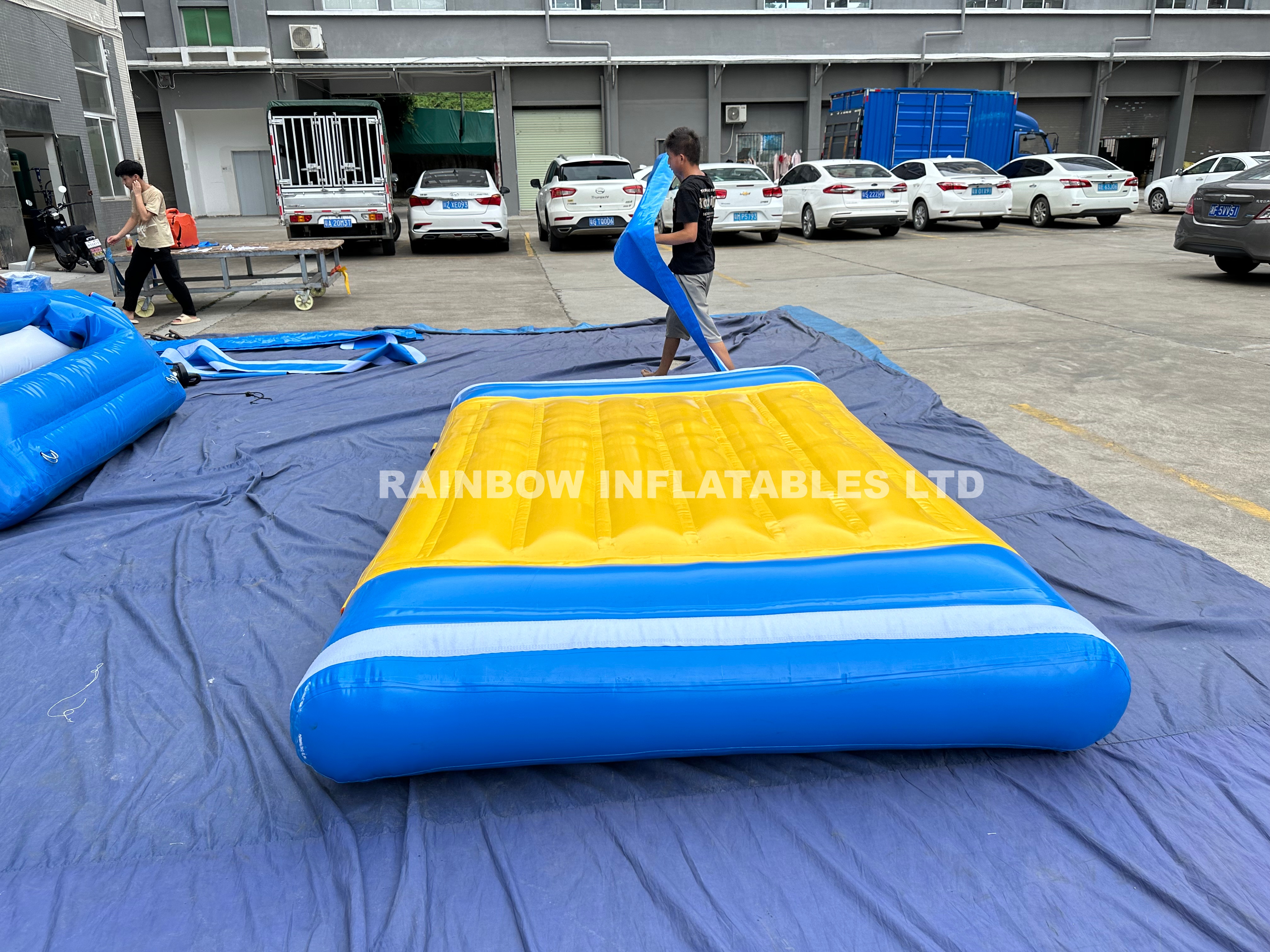 Giant inflatable floating water park base
