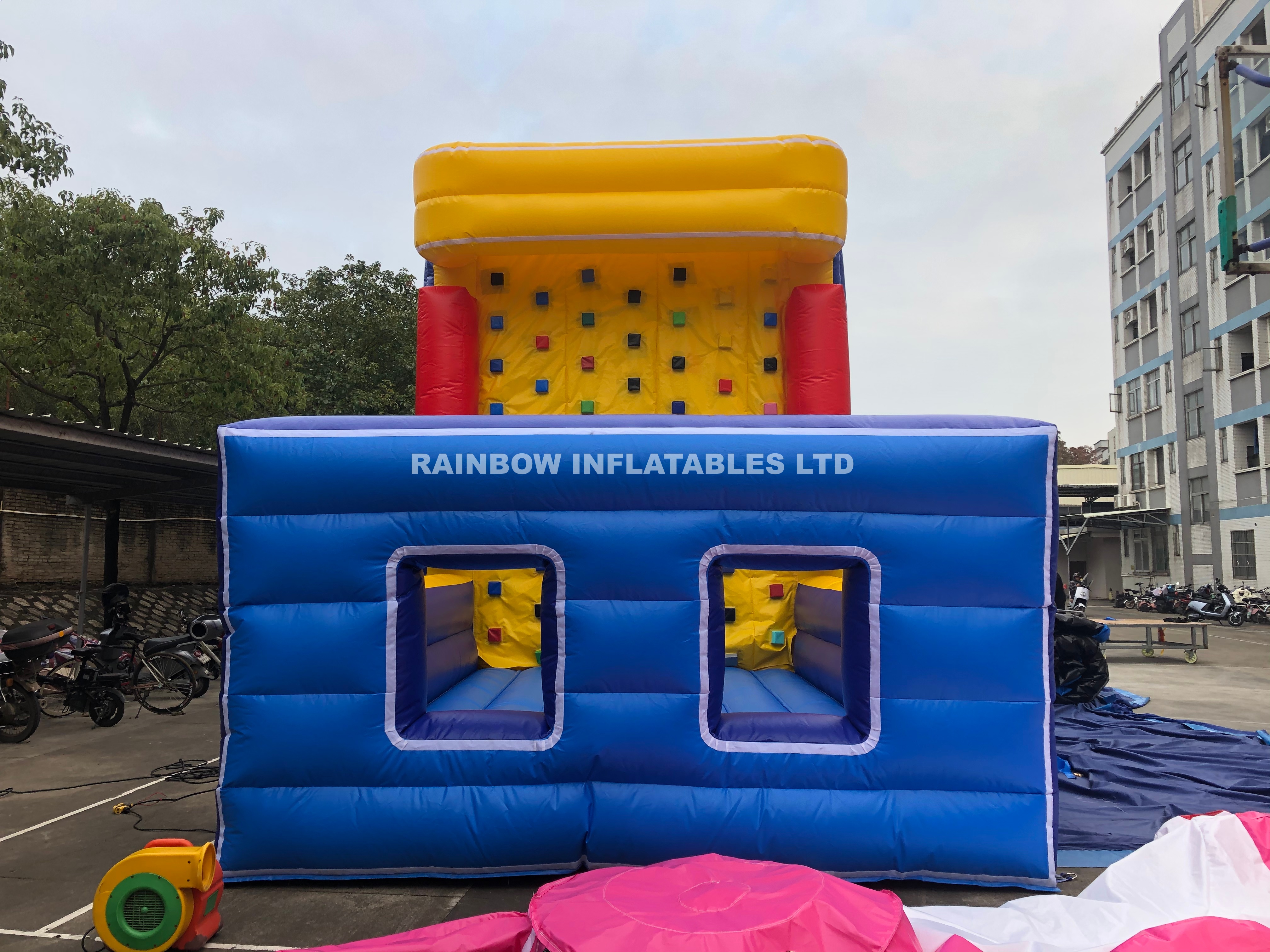 Inflatable adventure game climbing