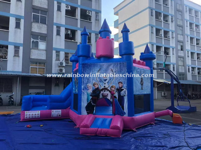 kids bouncy castle