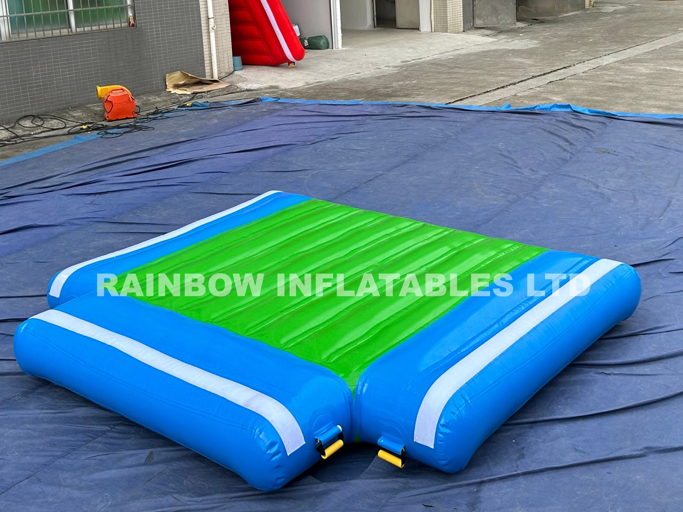 Giant inflatable floating water park junction