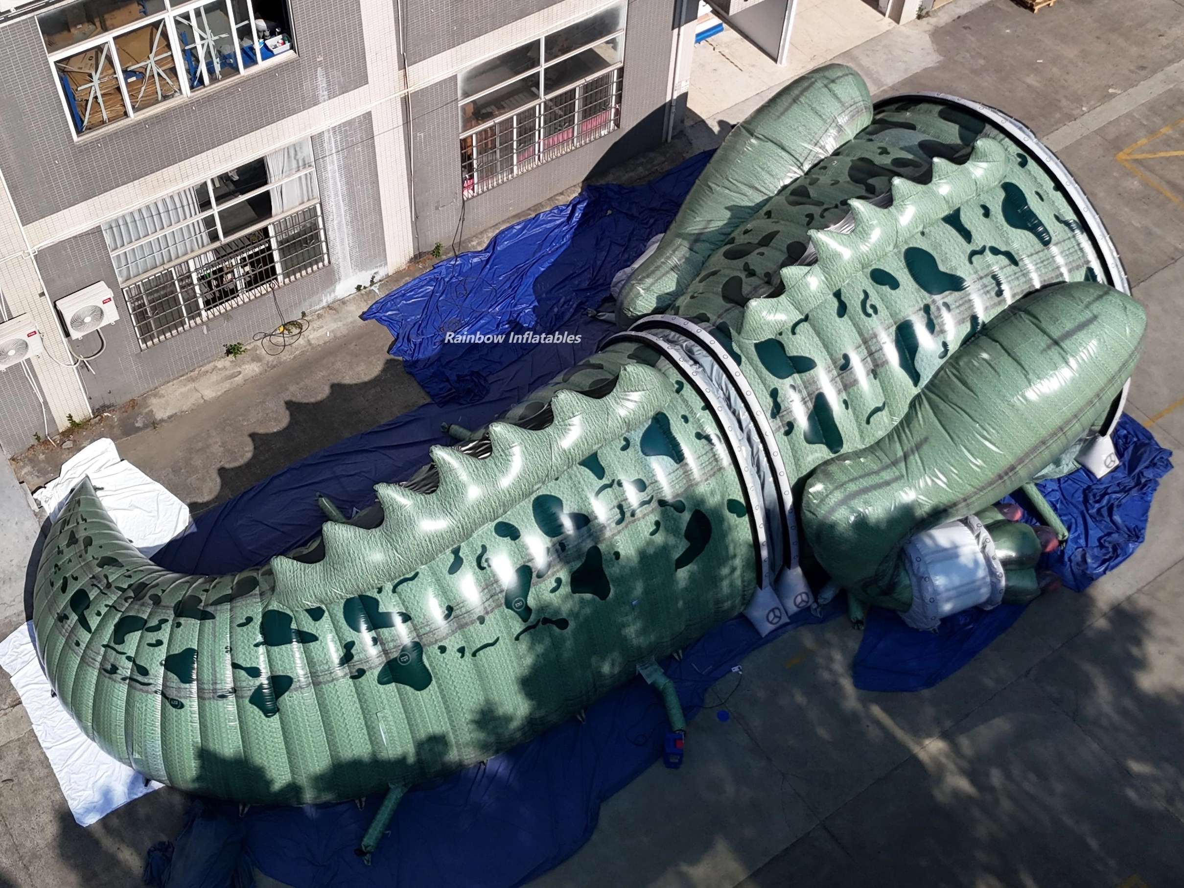  Inflatable crocodile Maze