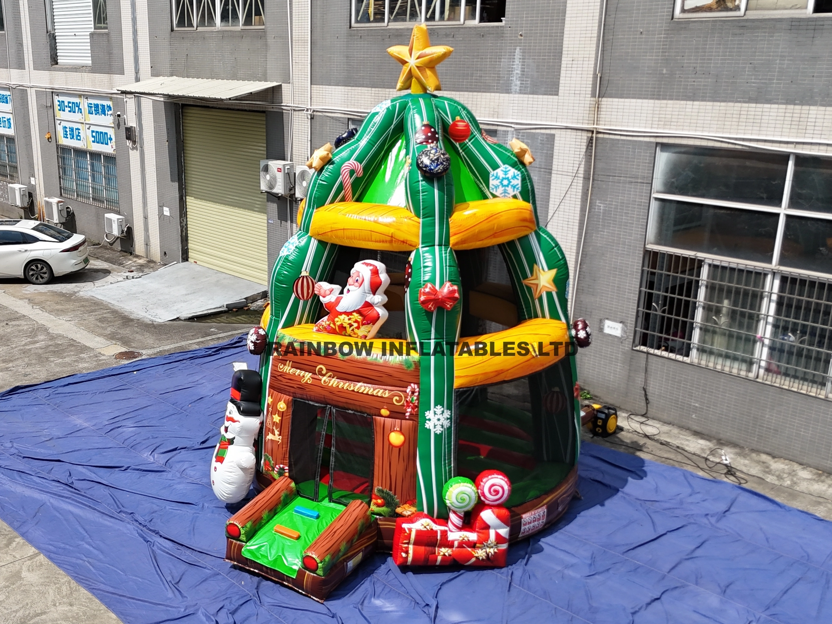Inflatable Christmas tree trampoline with ball pit for kids