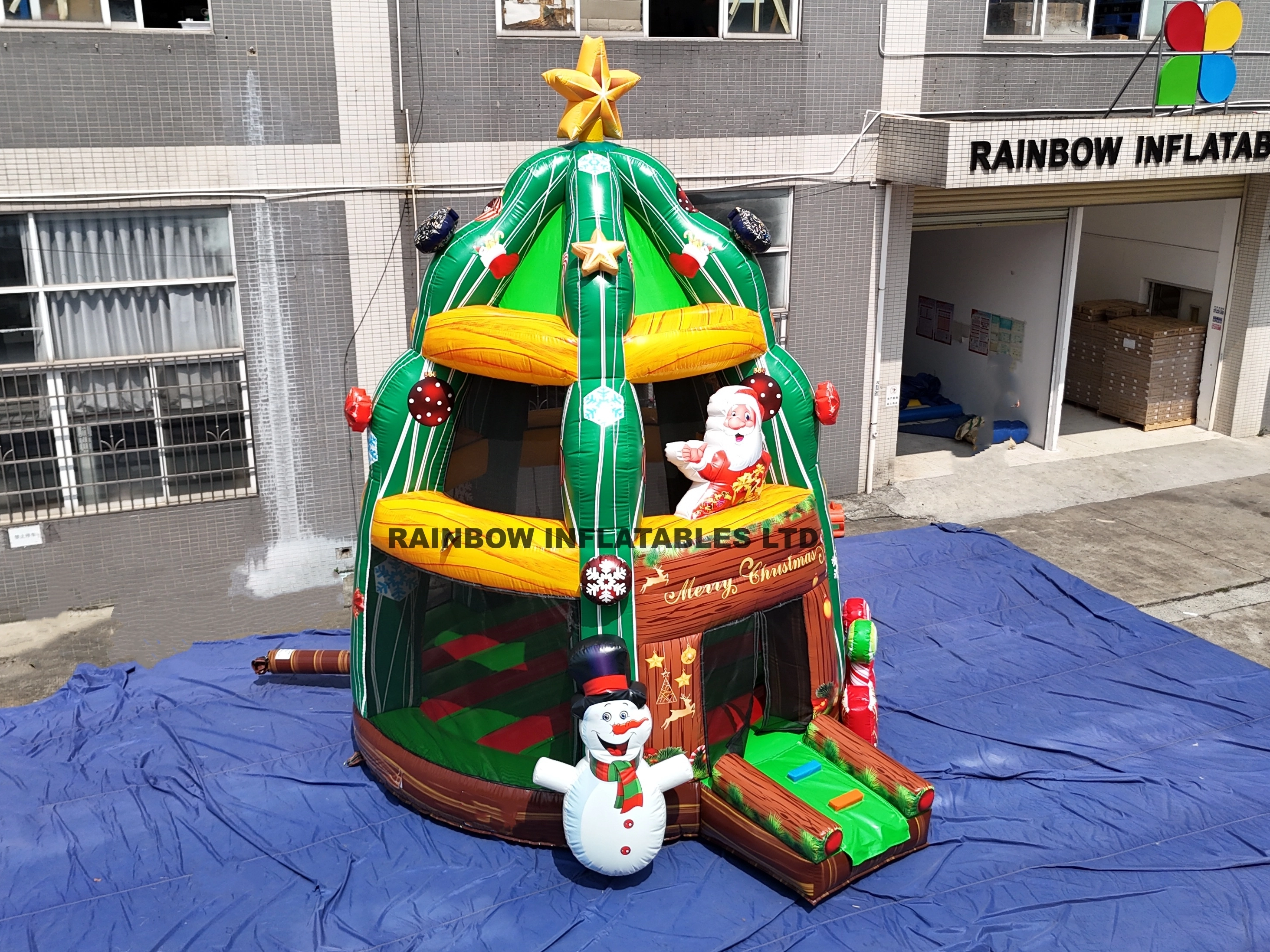Inflatable Christmas tree trampoline with ball pit for kids