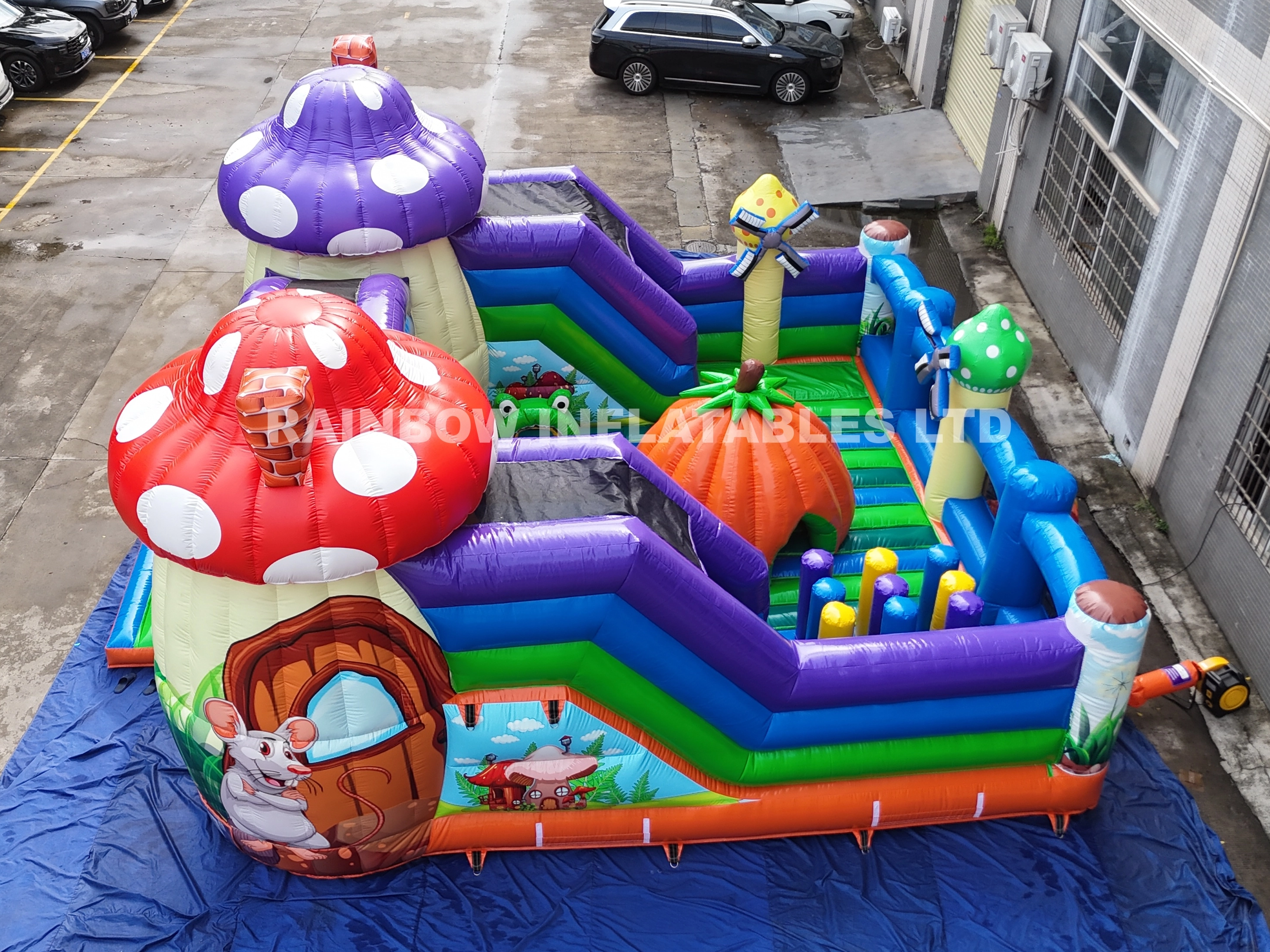 Custom Commercial Grade Inflatable Mushroom Bounce House with Cartoon Animals