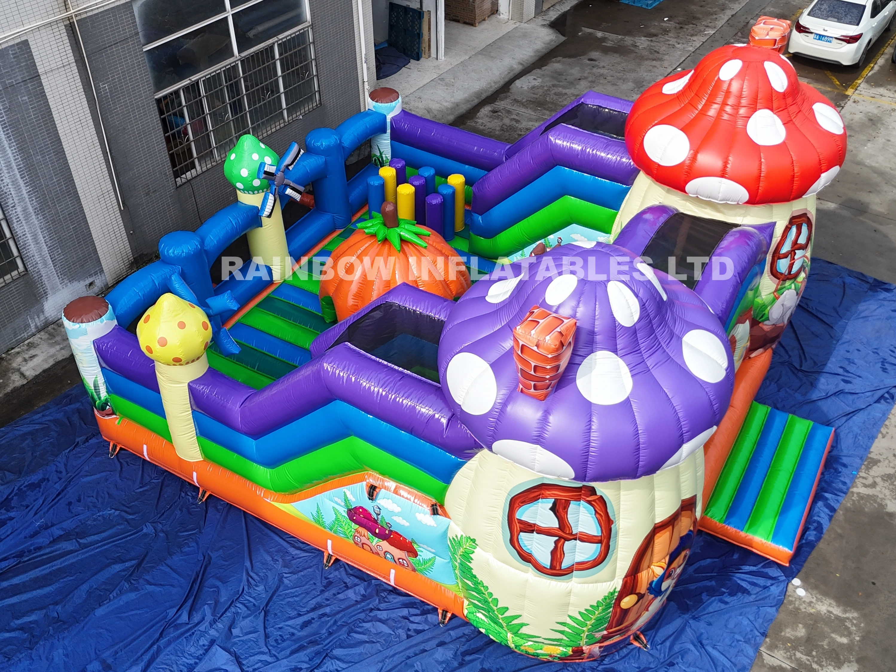 Custom Commercial Grade Inflatable Mushroom Bounce House with Cartoon Animals