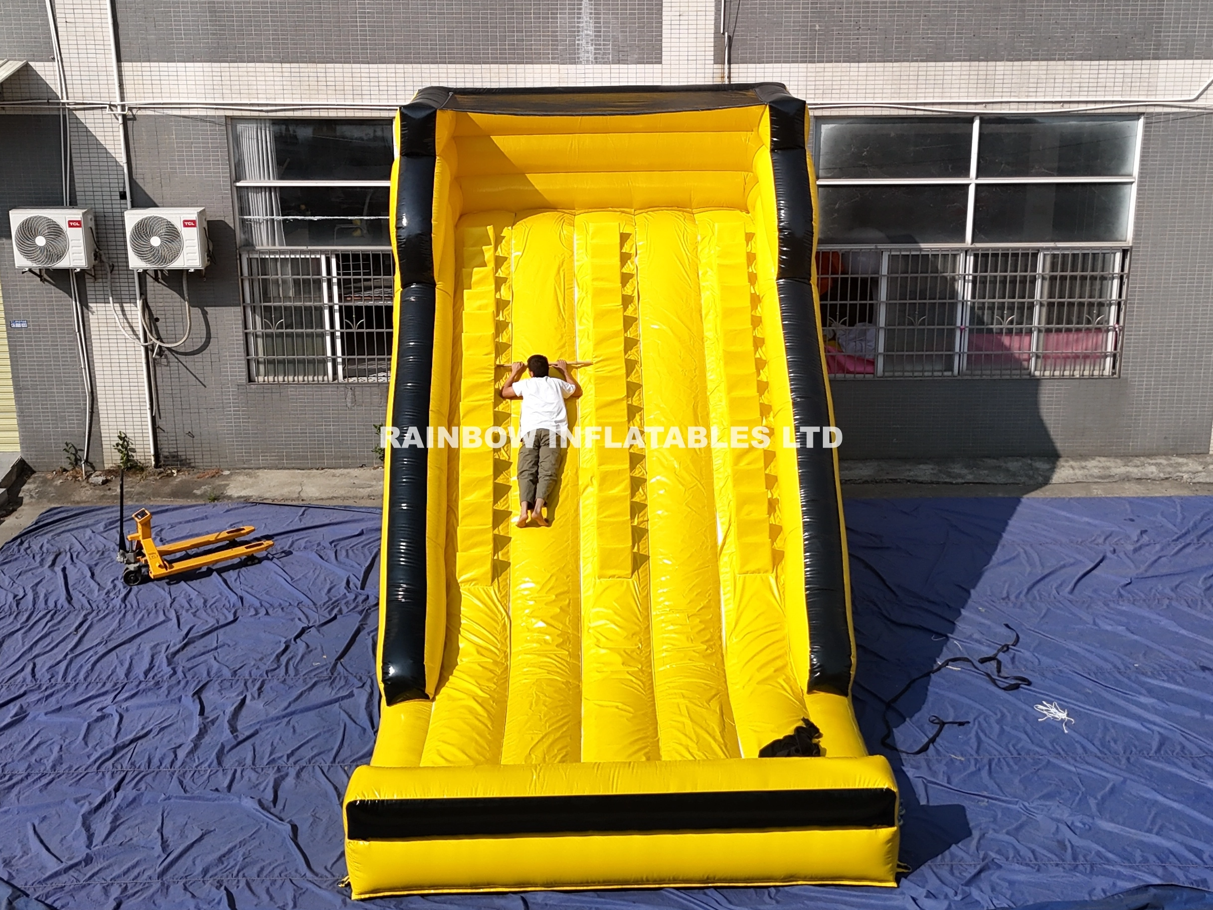 Inflatable Challenge Wall for Ultimate Team Building
