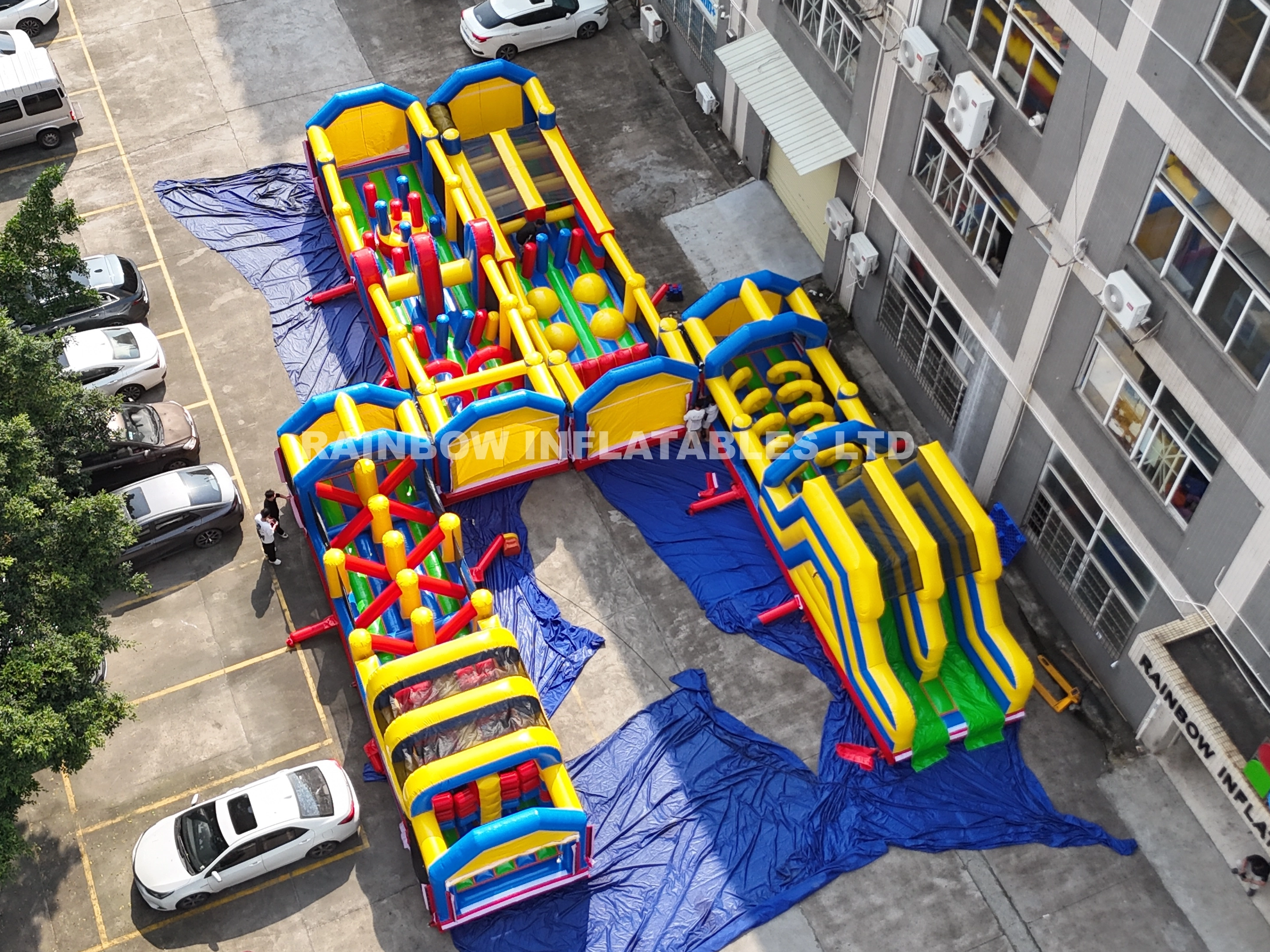 Versatile Multi-Layout Inflatable Obstacle Course for Commercial Rental