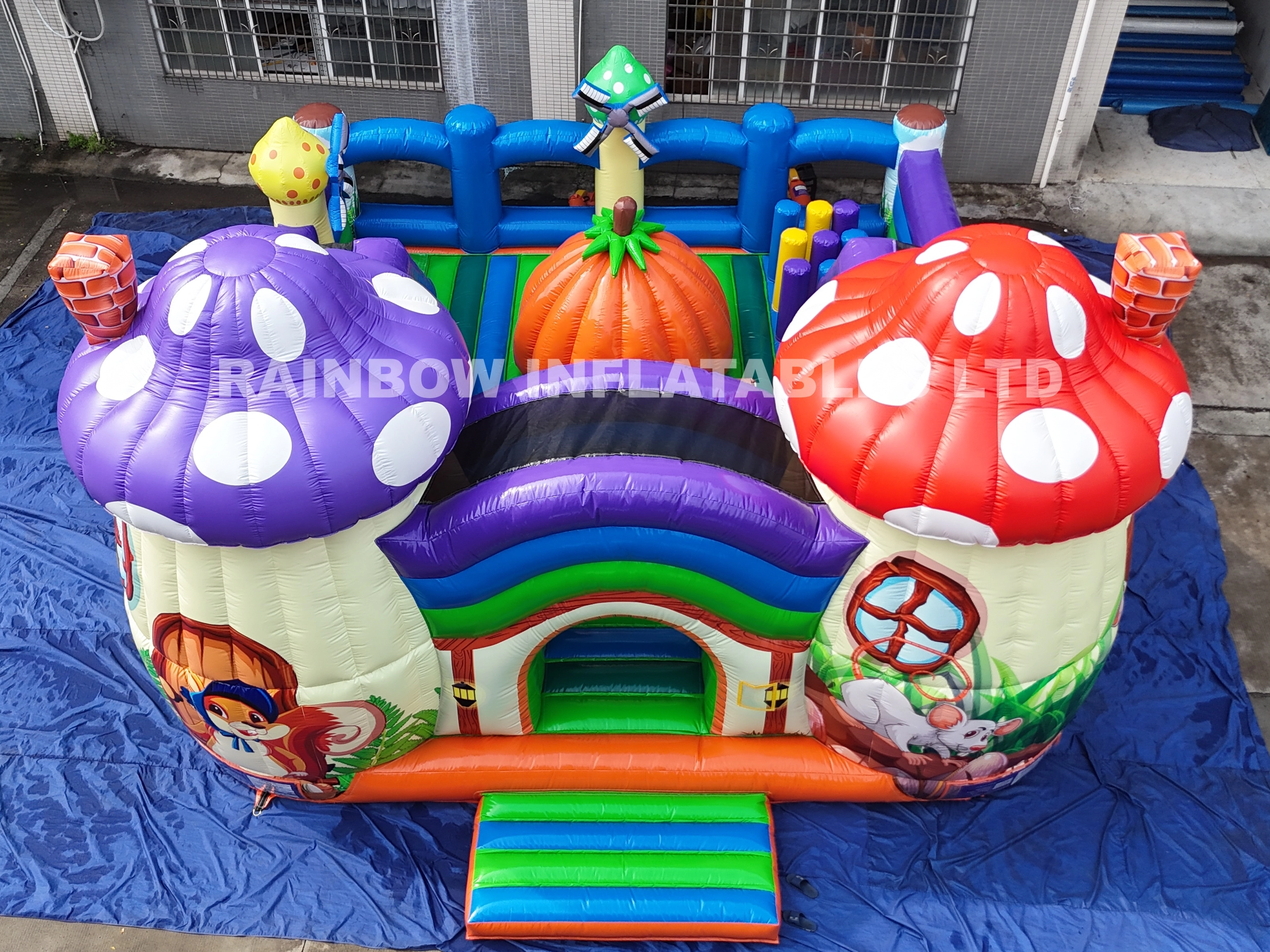 Custom Commercial Grade Inflatable Mushroom Bounce House with Cartoon Animals