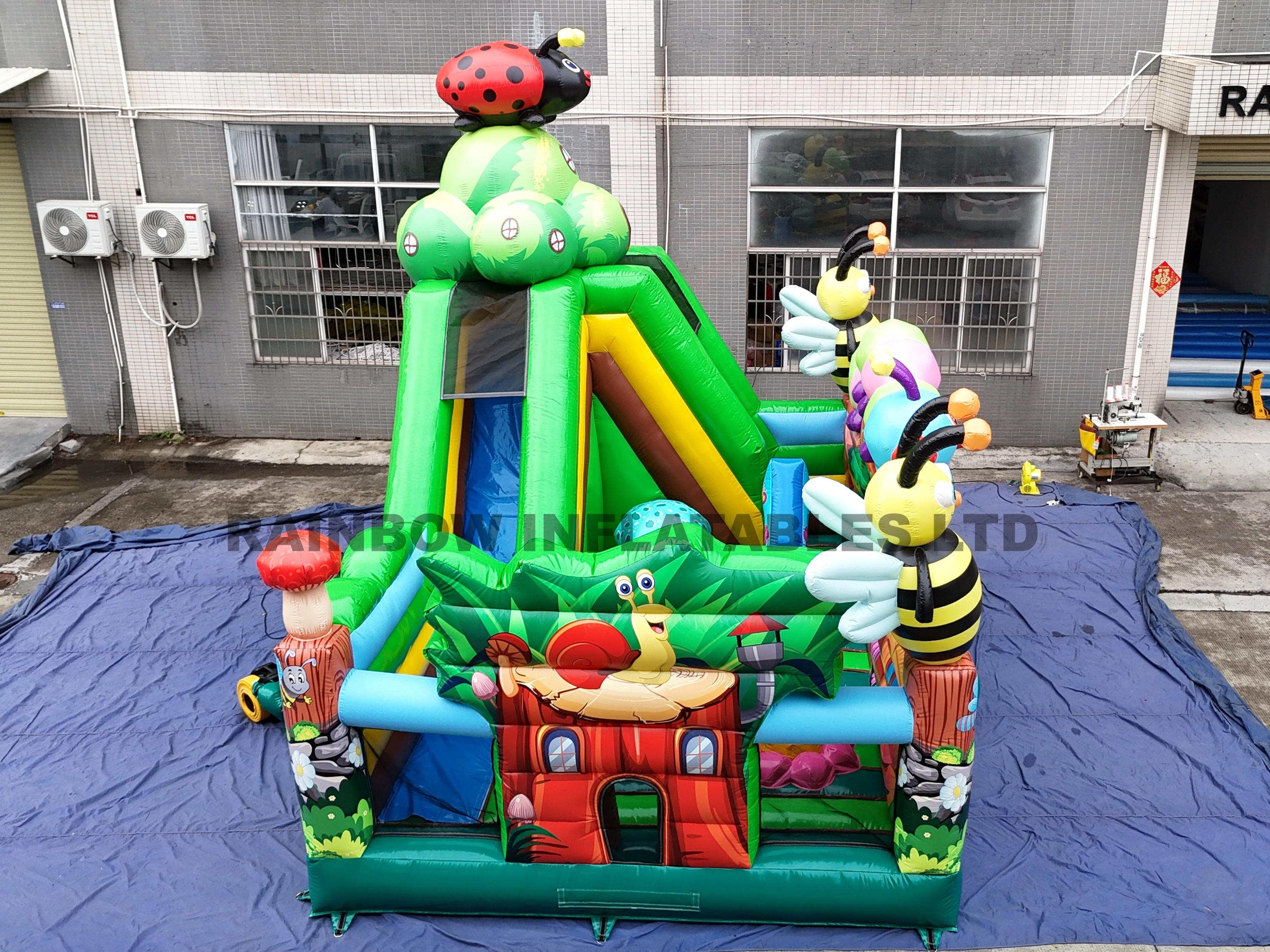 Cheerful Inflatable Insect Combo Castle with Bounce & Slide for Kids' Nature Fun