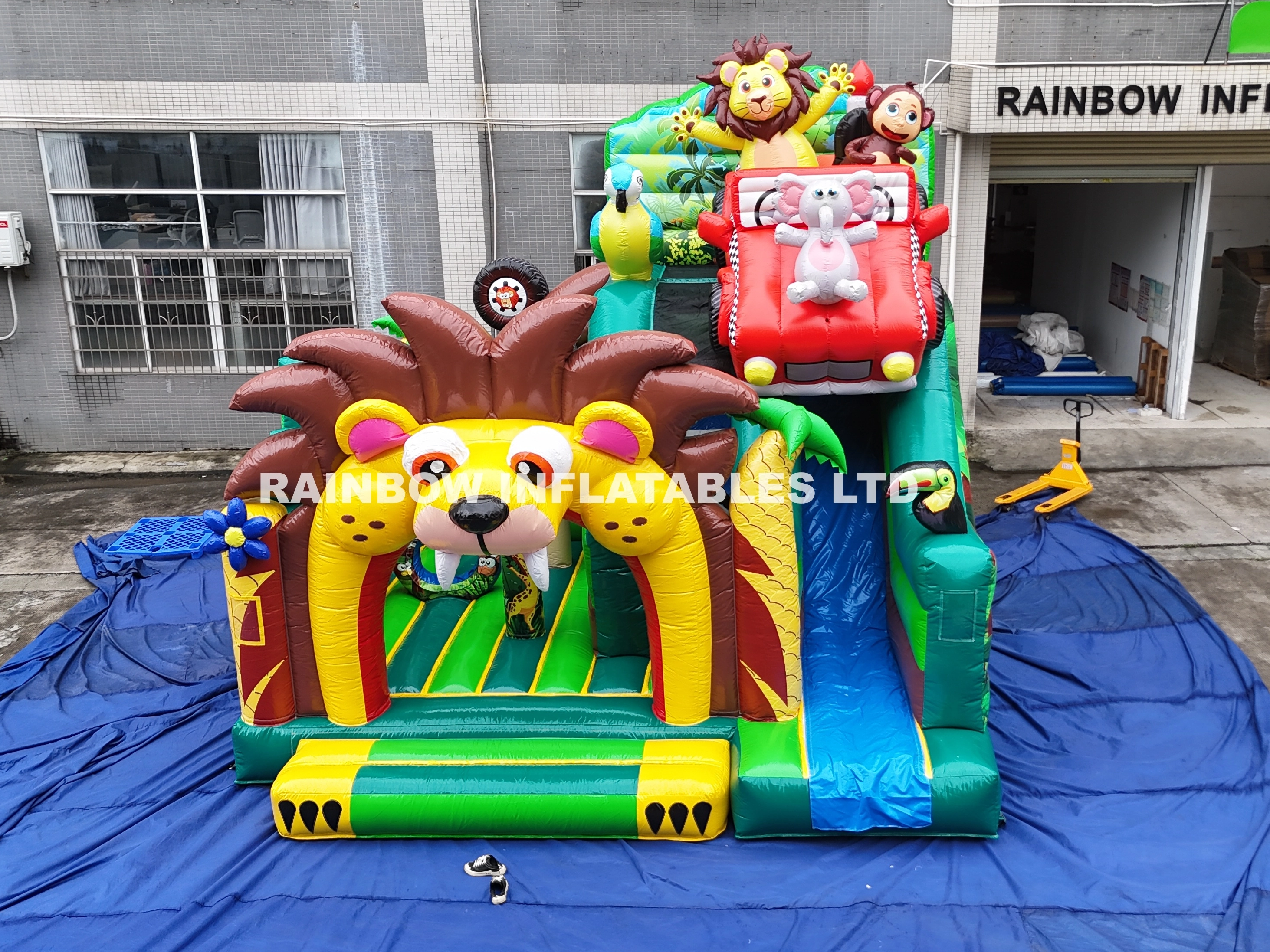 Colorful Lion-Themed Inflatable Combo Castle with Fun Slide