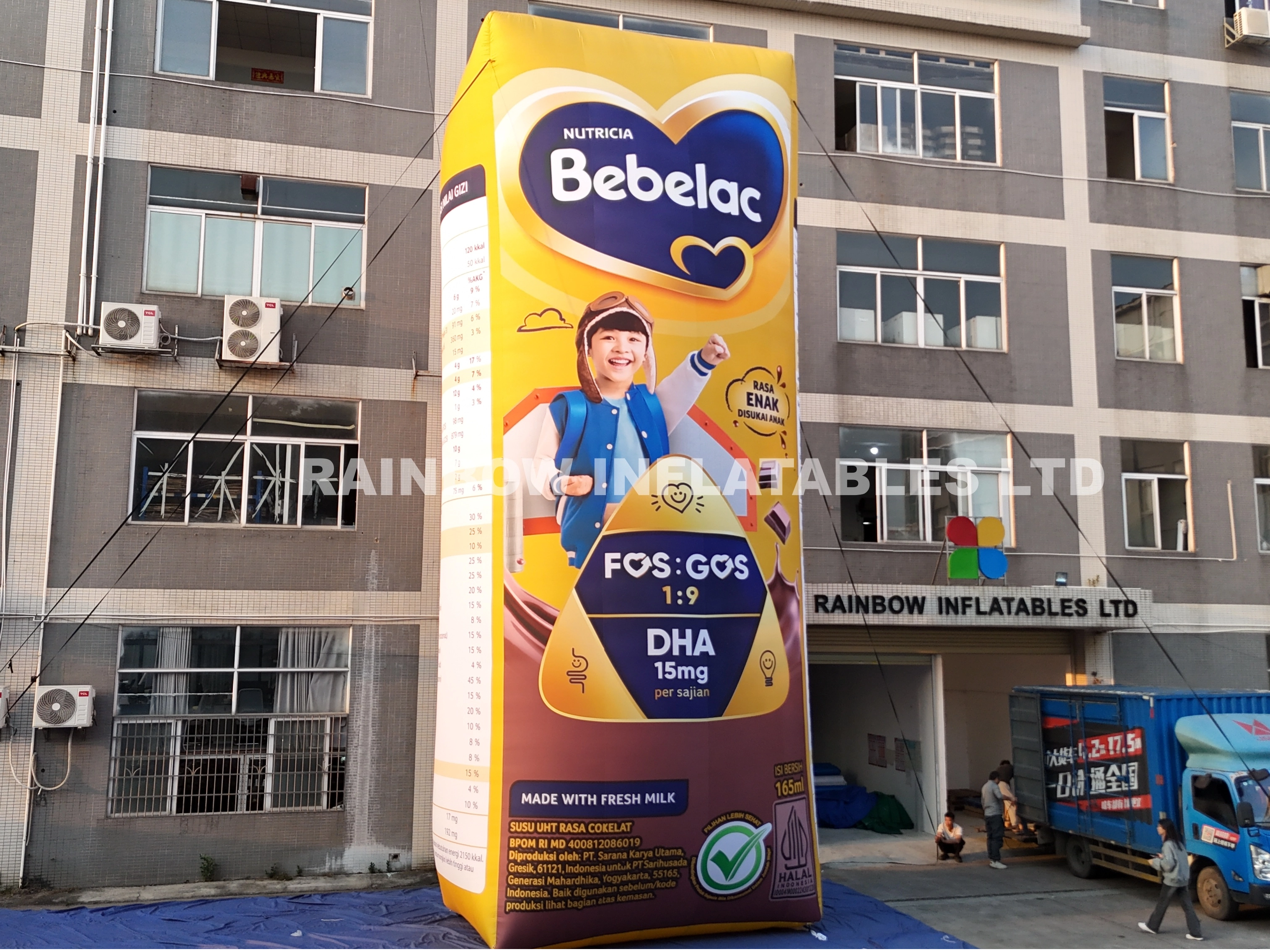 Inflatable Milk Carton Display – Eye-Catching 3D Advertising Balloon